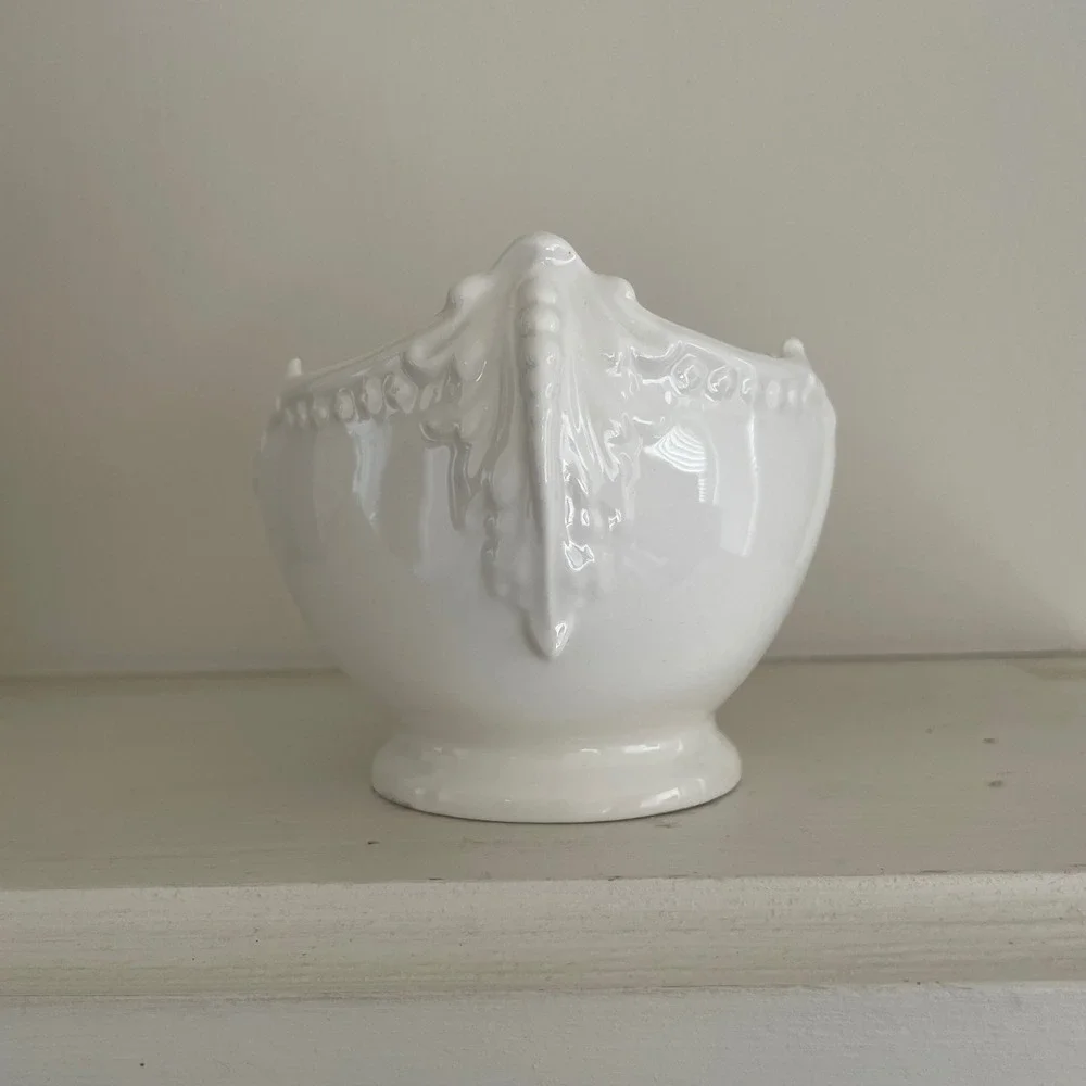 Coalport Country Ware White‎ Bone China Embossed Leaf Sugar Bowl Made in England